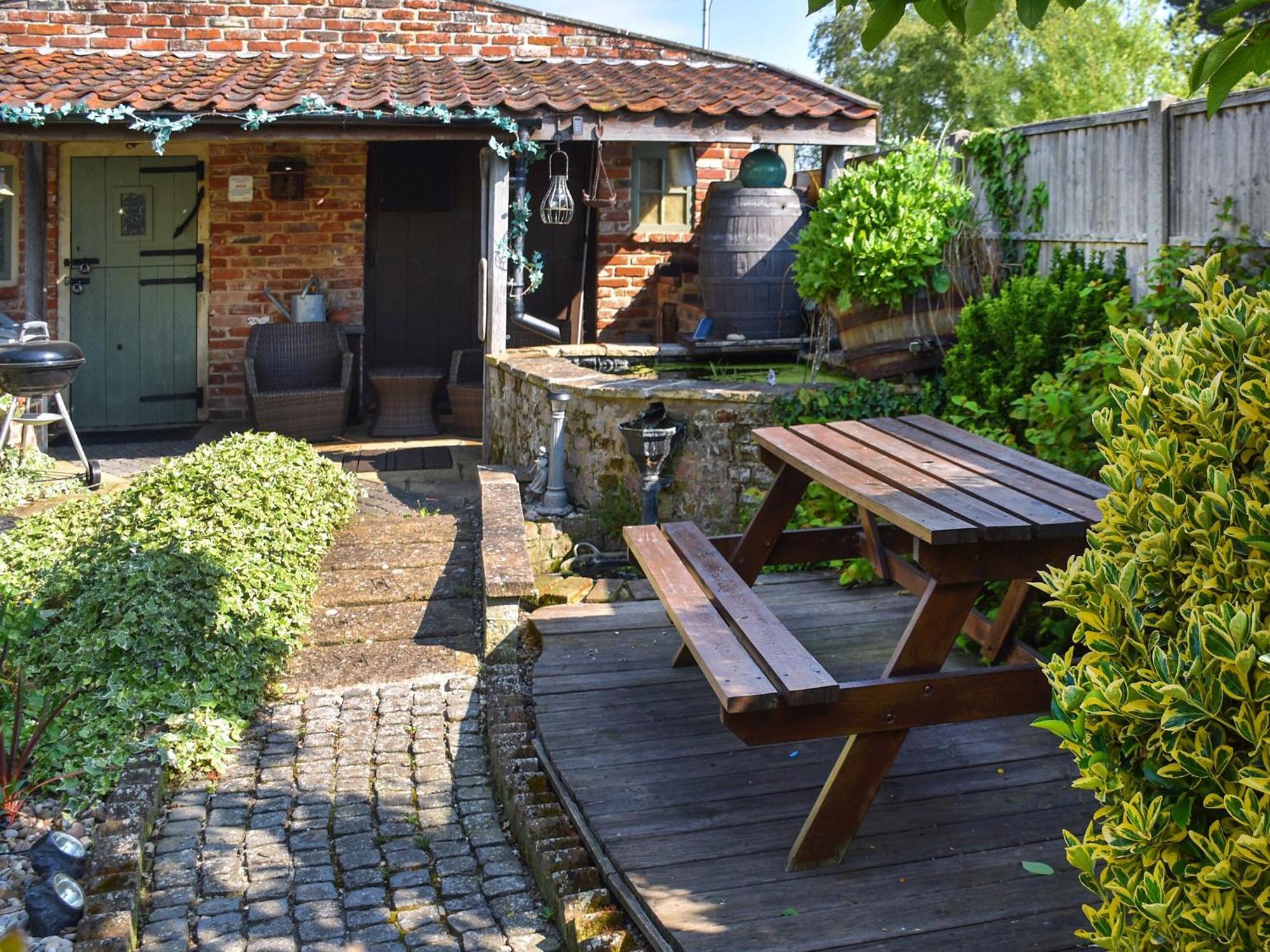 Honeysuckle Cottage เกรทยาร์มัธ ภายนอก รูปภาพ